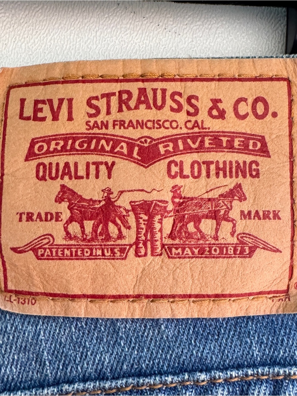 Levi’s 550 Relaxed Denim Shorts Floral Waistband Light Wash Jean Shorts 10 - Picture 4 of 13